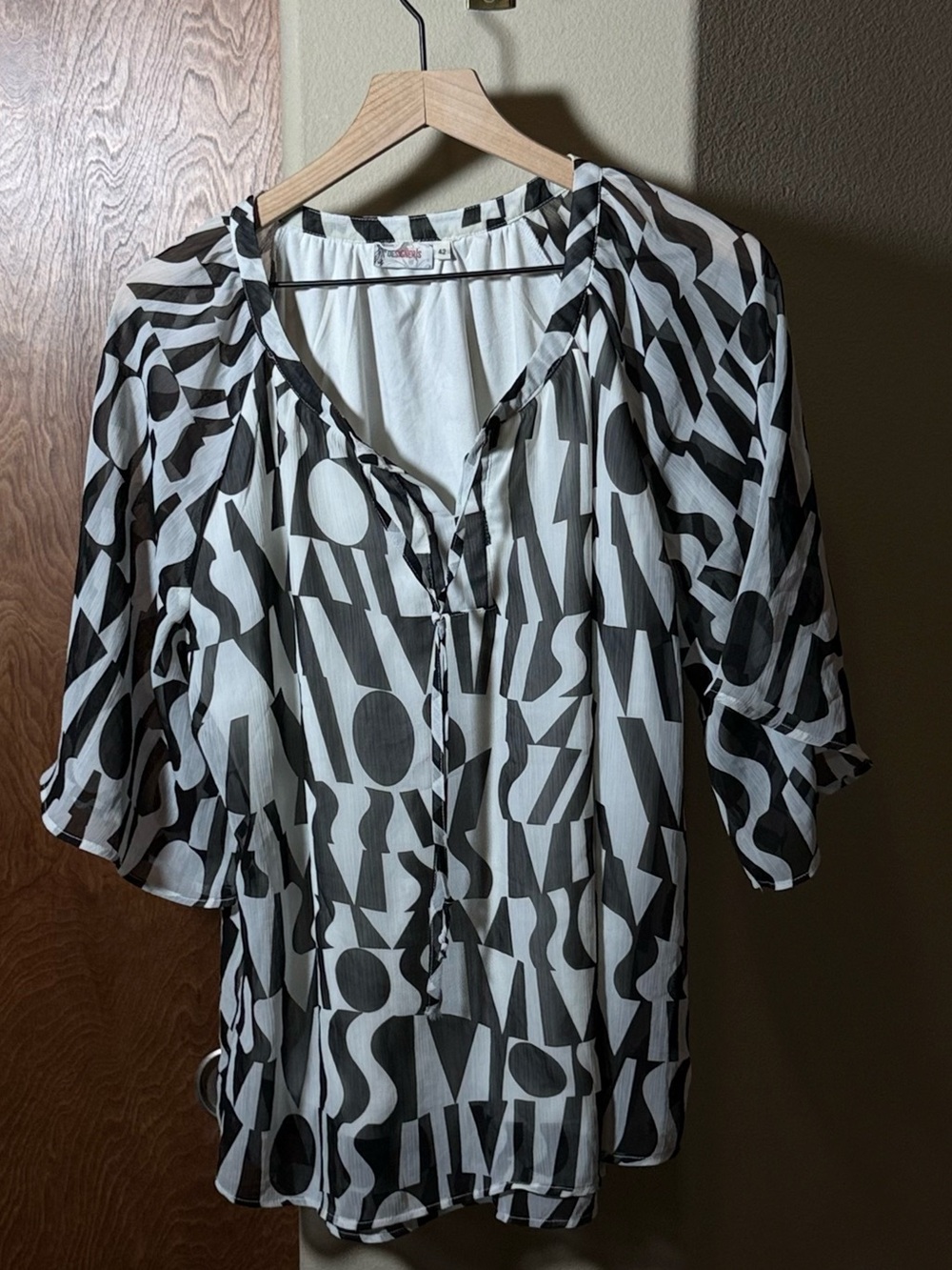 Women’s Black White Abstract Print Sheer Blouse Size 42